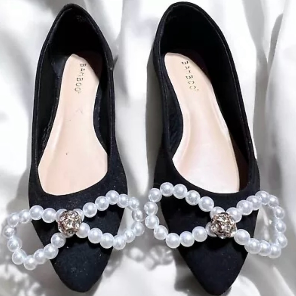 Size 6.5……….Elegant Black Velvet Pointed Toe Flats w/Pearl‎ Bow.  New…….BAMBOO
